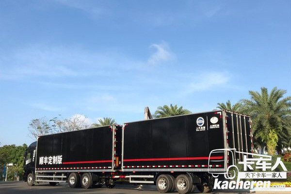 上汽紅巖中置軸貨運車助力順風(fēng)快遞