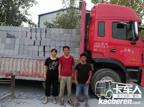 格爾發車主王峰(中)