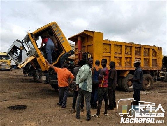 上汽紅巖“服務(wù)零距離”現(xiàn)場