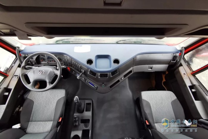 上汽紅巖 紅巖杰獅C6 牽引車 燃?xì)廛? height=