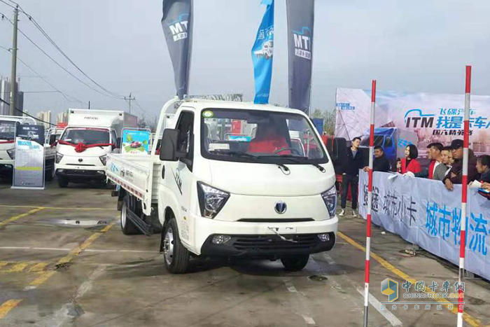 飛碟締途國六小卡