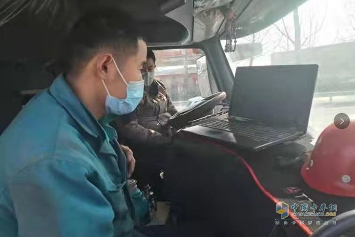 山東銳銘服務工程師維修現場