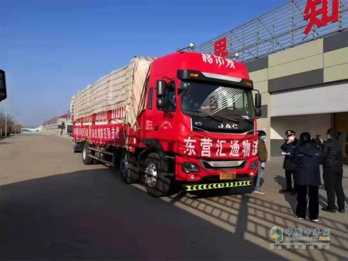 參與防疫物資、生活保障物資運(yùn)輸?shù)慕锤駹柊l(fā)車(chē)輛