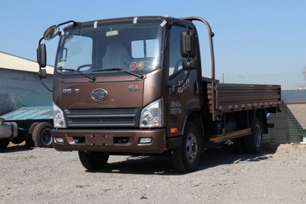 解放輕卡爬山虎