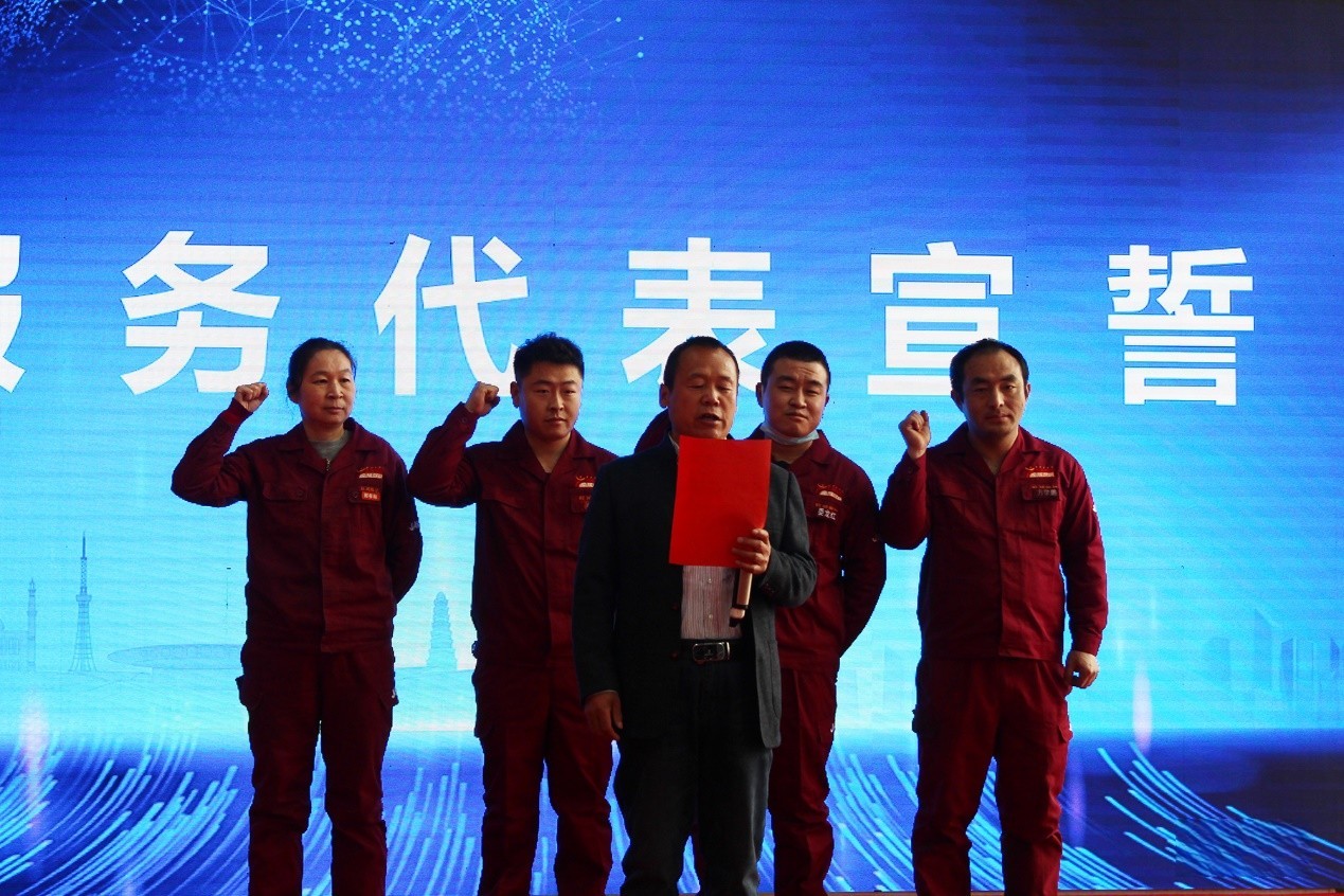 首批30臺 戰(zhàn)略簽署146臺 江淮康鈴氣體機1號新疆交車