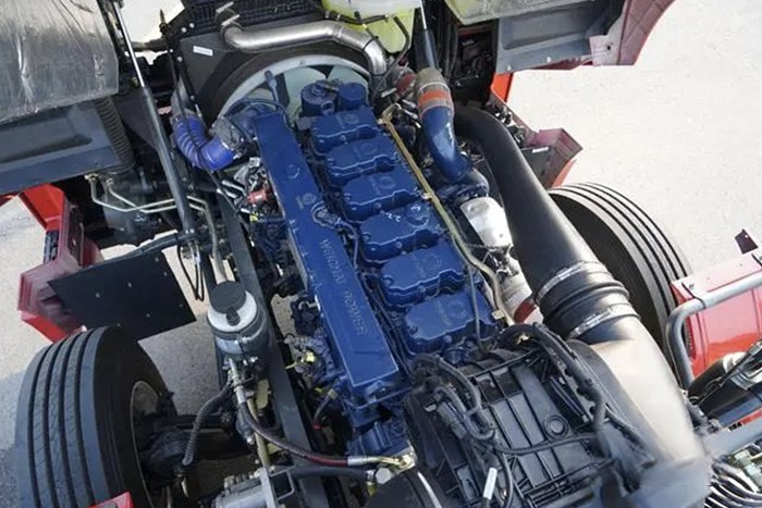 徐工智卡W550自動擋牽引車:引領(lǐng)長途干線物流高效發(fā)展