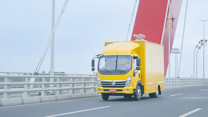 10臺(tái)！重汽王牌新能源輕卡交車(chē)