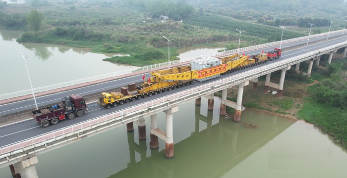 總牽引質量500噸！ 新款奔馳Arocs SLT福廈“北電南送”工程大件首運