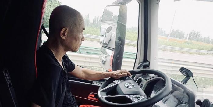 臨“危”不懼，紅巖杰獅C6-M PLUS牽引車伴您安全前行