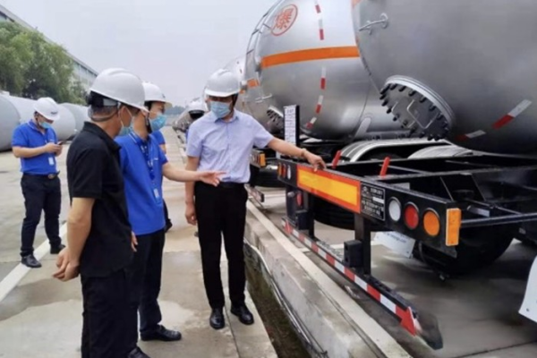 300臺！做危化品運輸?shù)奈锪鞴緸楹沃徽J歐曼？