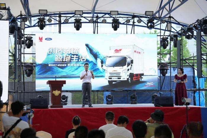 創(chuàng)造奇跡 鯨艷生活 江鈴凱威藍(lán)鯨酒水版青島成功上市