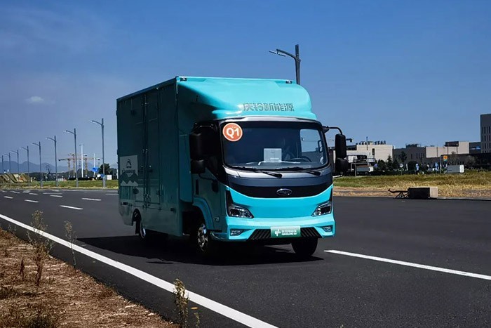 慶鈴EVM600純電動輕卡,一舉奪獲輕型貨廂組(輕卡組)全能金獎、最佳節能能力獎、最佳續航能力獎、最佳動力性能獎、最佳制動性能獎五項大獎。