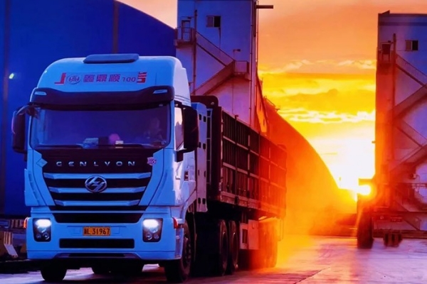 在砂石料煤炭運輸場景中總是不乏上汽紅巖NG重卡的身影，其中一個重要原因就是它夠省，接下來我們就來具體算算到底有多省！