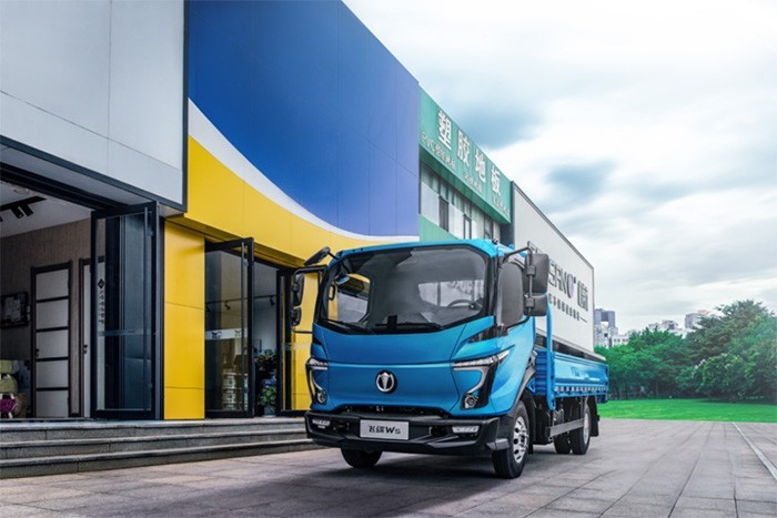 飛碟w5產品推介會，在浙江溫州成功舉辦，飛碟汽車產品驚艷亮相，以性能優良、可靠耐用、高效合規、經濟省油等優勢產品為客戶帶來全場景、全工況的更優選擇。