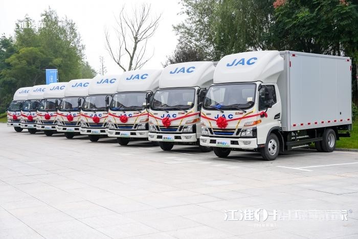 200輛新能源輕卡交付易豐搬家，江淮1卡賦能搬家行業(yè)綠色發(fā)展！