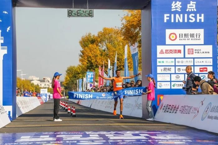 賽事官方唯一指定用車 飛碟汽車與跑友們共赴“日馬”之約！